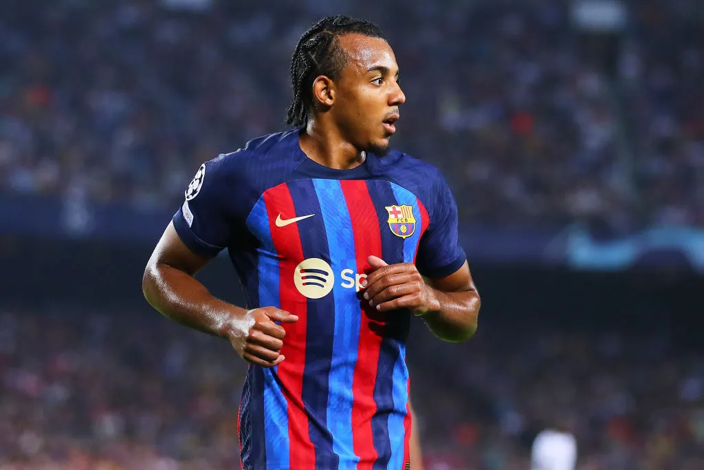 Кунде дал согласие играть правого защитника: «Барса» ещё надеется на аренду защитника «Ман Сити»